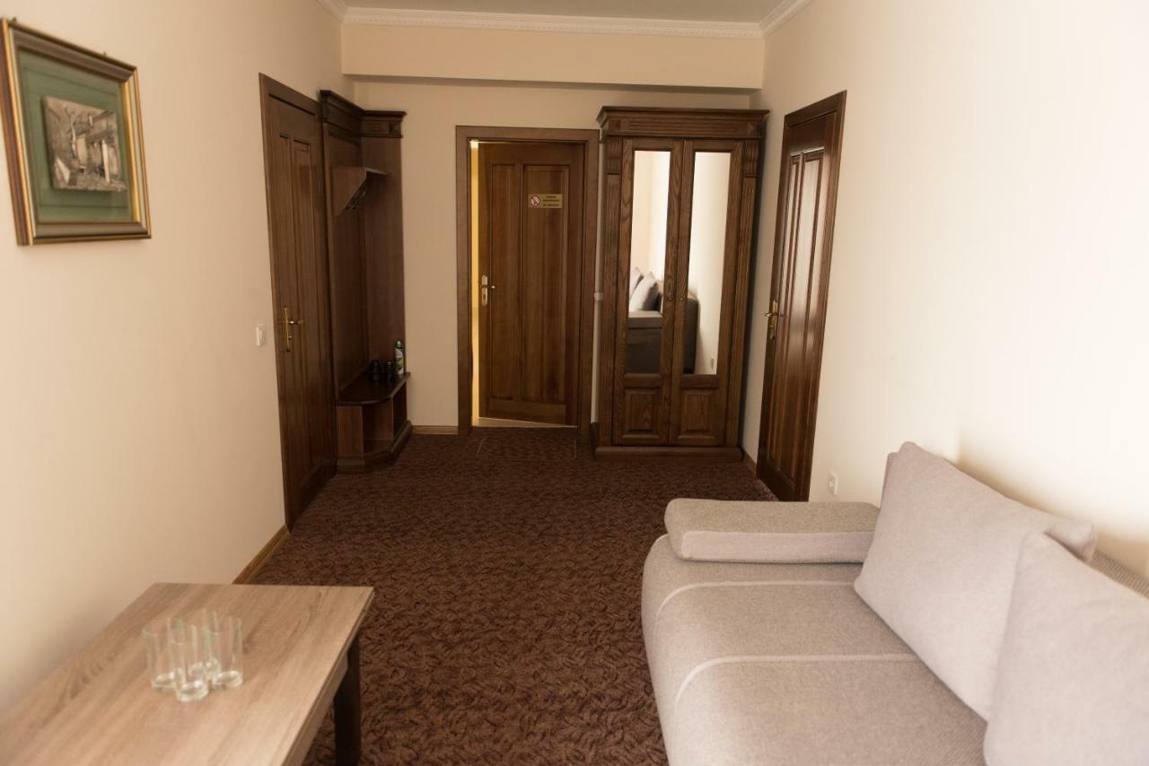 Hotel Korona Kolybayevka エクステリア 写真