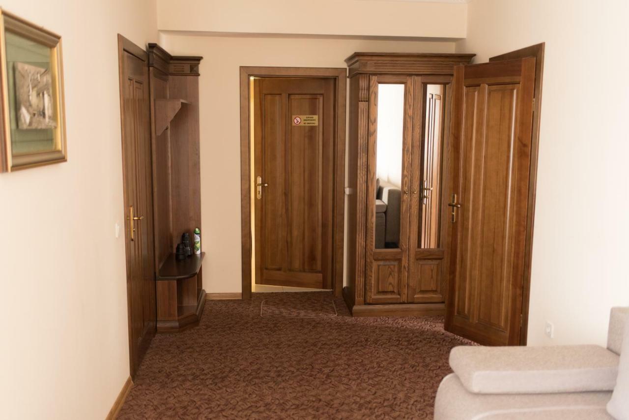Hotel Korona Kolybayevka エクステリア 写真